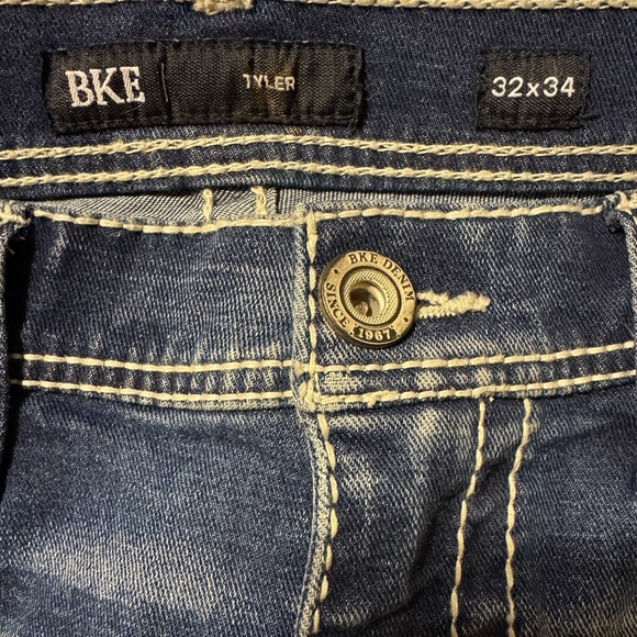 BKE Tyler Straight Leg Stretch Distressed Jeans - Picture 7 of 8